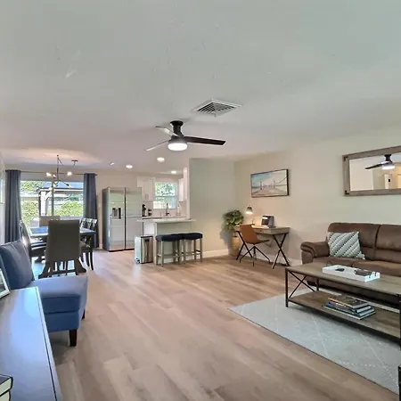 New Warm Modern Bliss Just 10 Minutes From Siesta Key Beaches And Downtown Sarasota